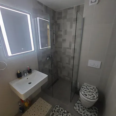 Divcinova B7 Jovanovic Apartment